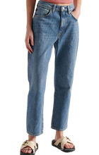Load image into Gallery viewer, Superdry Ladies High Rise Straight Jeans RRP £64 28/30
